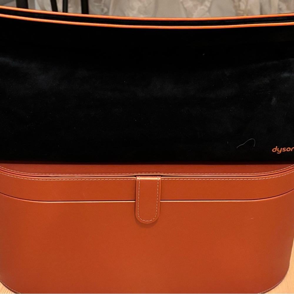 Dyson Airwrap black and brown